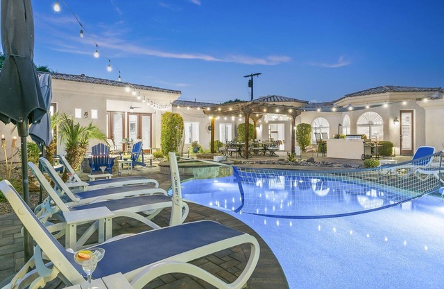 Casa / Casa de Huéspedes Independiente del Paraíso de California, Gran Piscina, BBQ, Mucho Estacionamiento!