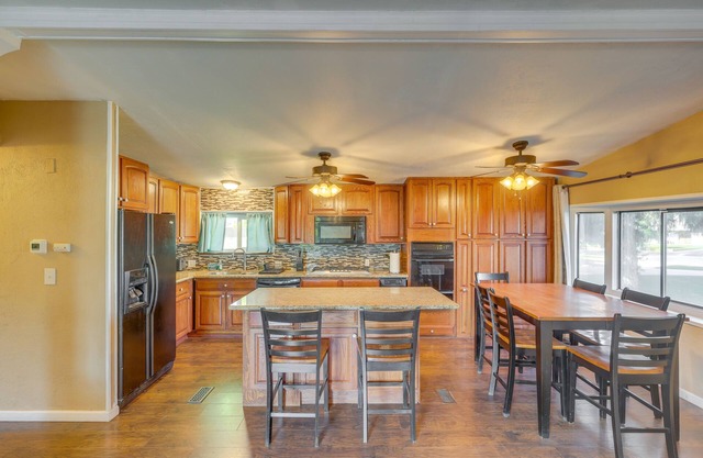 California Vacation Rental w/ Full Kitchen & Yard!