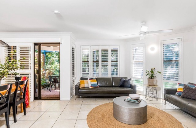 Calinda Sol 6 - Byron beachside perfection.... best location!