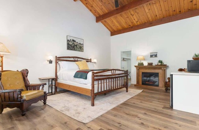 Camp Nelson Lodge Room 6