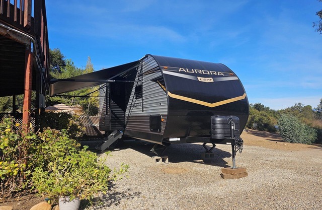 Camper/RV con jacuzzi en granja de Ramona, CA