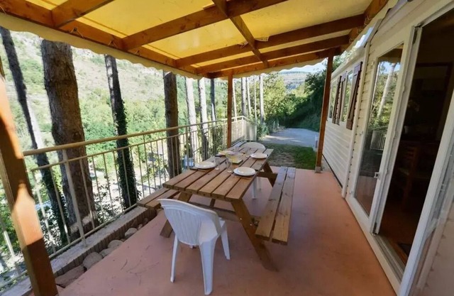Camping de la Cascade **** - Super Cordelia Mobil-home 32m2 - 3 bedrooms - 5/6 pers. - Television (sam./sam. July and August ) 6 persons