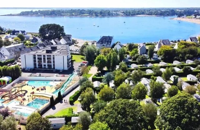 Camping de la Plage**** - Chalet for disabled people - 35m² - 2 bedrooms - covered terrace - (chalet designed for people with reduced mobility) - 3 people