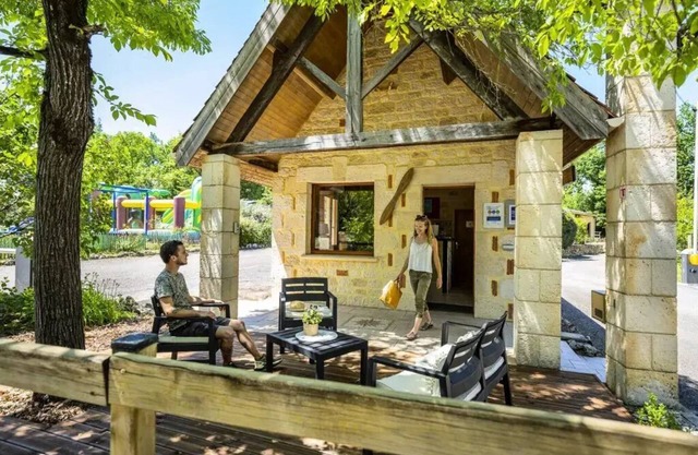 Camping Romanée Le Lou Castel**** - PREMIUM cottage - 2 bedrooms 4 people