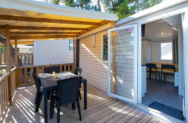 Camping Paradis La Pinède**** - Mobile home Cezanne 3 rooms 4 people Air-conditioned