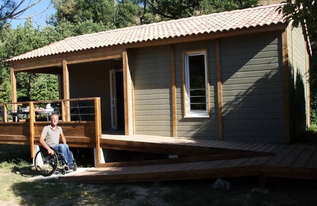 Camping Flower la Beaume**** - Comfort Chalet 3 Rooms 5 People PMR