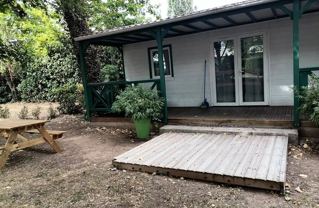 Campsite Flower Les Fauvettes *** - Chalet EPICEA comfort 48m2, (3 bedrooms-6 people) with covered terrace, air conditioning and wifi for short stay 6 people