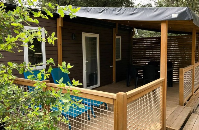 Campsite La Simioune in Provence *** - MH PREMIUM MONTSEREIN Air-conditioned - view on forest- 2 bedrooms+ dishwasher +TV (2 adults+2children) 2 to 4 people - 2 pers. i