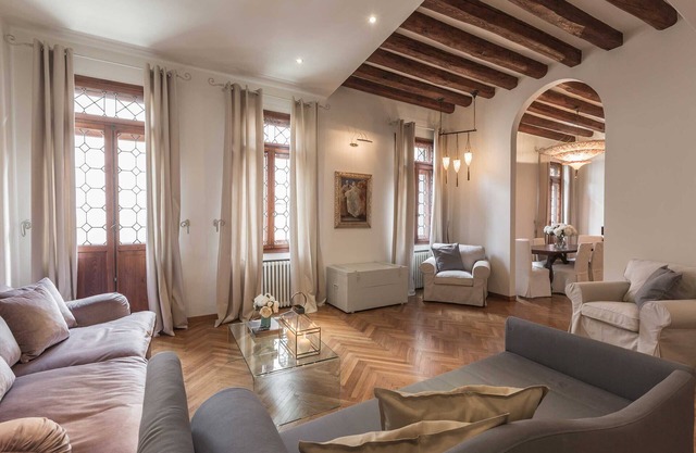 Canal View Venetian Style Apartment in Top Location