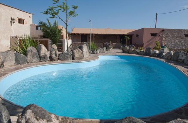 CANARY HOUSE PRIVATE, POOL HEATED 26º