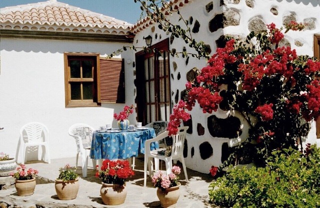 Casa Blanca: casa de estilo canario con jardín - ideal para excursionistas