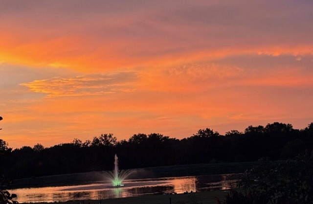 Candle Tree B & B with Country Charm. Close to 1ST Monday Trades Day.