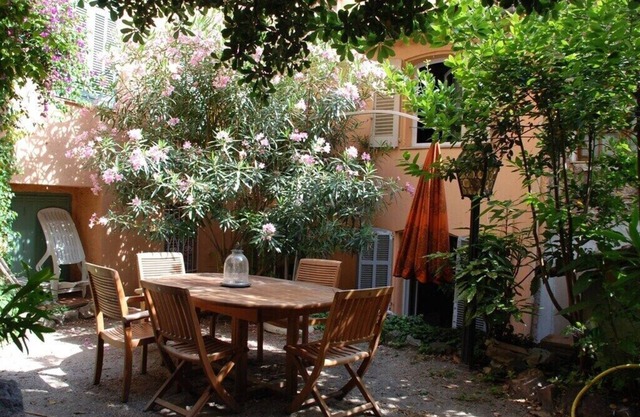 CANNES, STA1*** Near MER&CONGRES / JARDIN