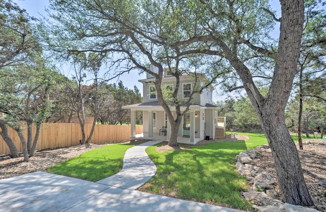 Canyon Lake Home w/ Deck ~ 1 Mi to Comal Park