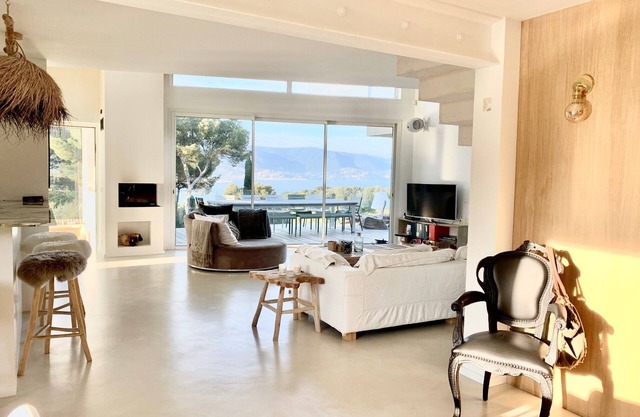 Cap Bénat, 8 personas, vista al mar real, piscina, aire acondicionado, wifi, cama de 180cm y 160cm.