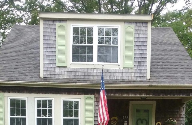 Bungalow de Cape Cod a poca distancia de Main St., también cerca del hospital y la playa