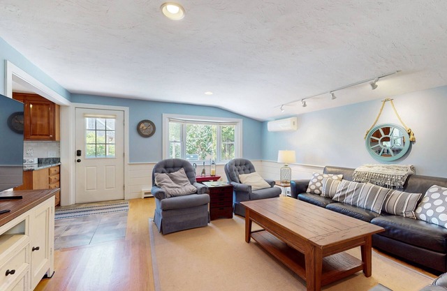Cape Cod Getaway - near Seymour Pond and Rail Trail; Bay Beaches w/in a few mile