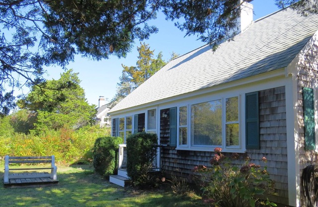 Cape Cottage with Nauset Beach and Mill Pond Access