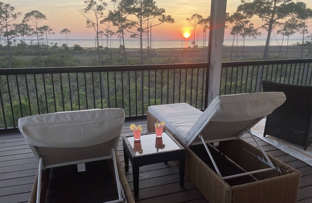 Captivating Bay Front home with stunning sunsets New dock/kayak launch in 2025!