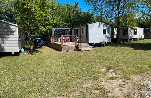 Caravana 'Les Bord Du Lac Léman' con vistas al lago, terraza compartida y jardín privado