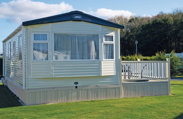 3 bedroom accommodation in Woodthorpe