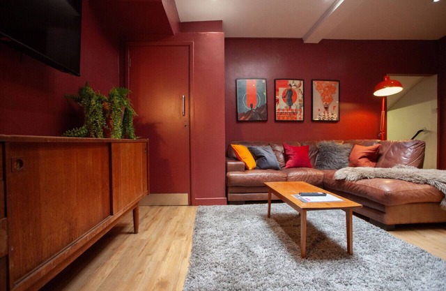 higgihaus 107 F Sleeps 4 Sunday - Friday