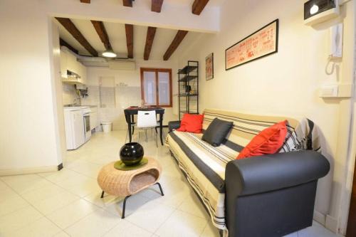 Carlo's Studio by Venicevillas