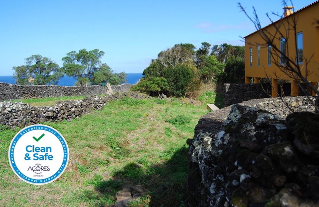 Casa Amarela - Espacio, comodidad, luz y magnífica vista de las montañas y el mar.