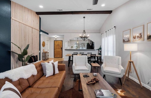 Casa Amigos / Rustica & Moderna Casa en Fort Worth