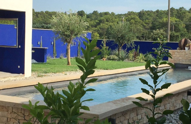 casa Azul en Provenza villa + piscina en medio del campo provenzal