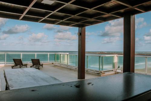 Casa beira mar na Praia da Redinha by Qavi