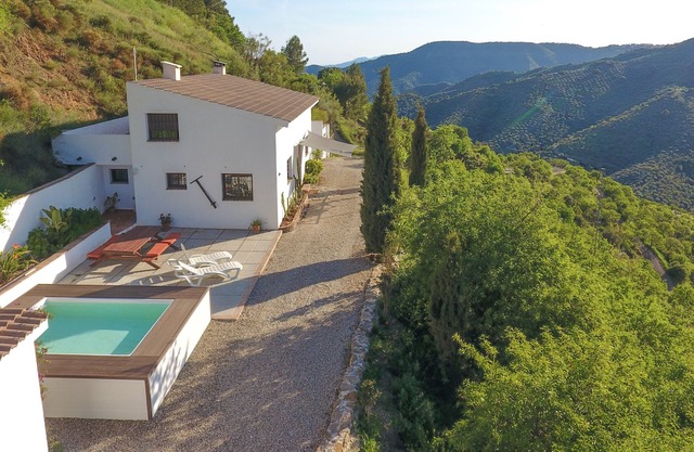 CASA CACTUS en el corazón de los Montes de Málaga
