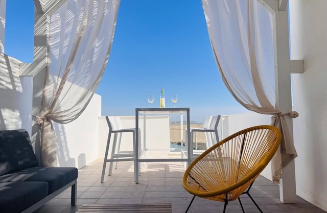 Casa Calima-Adosado moderno con vistas al mar, cerca de la playa y del centro