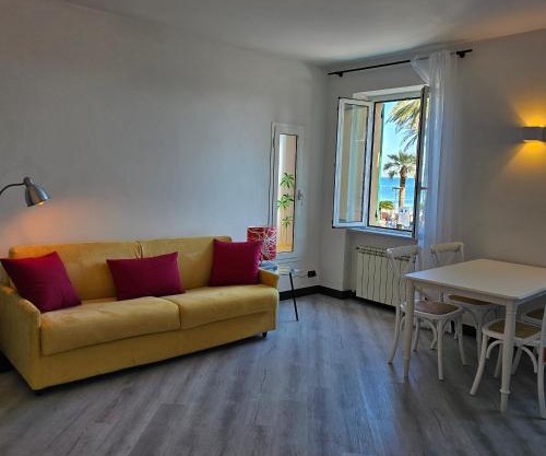 Casa Clelia, esclusivo frontemare a Varazze