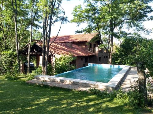 Casa completa con piscina y quincho en Ascochinga, 4 habitaciones, zona golf