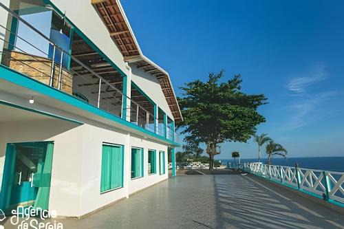 Casa costeira com vista e área gourmet no Borrifos