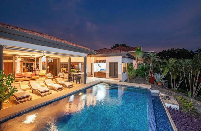 Sweeping views of Coco Bay - Get Away-Vacation or Work Remote