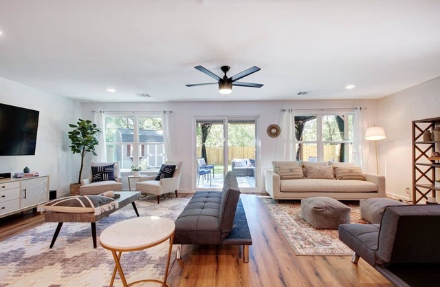 Casa De 🏡Moderno Este😎: Spacious Stylish Digs