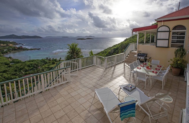 Casa de Sueños tiene vistas a las Islas Vírgenes Británicas - Llame para tarifas para fiestas más pequeñas