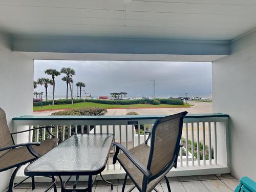 Casa Del Mar 101 - Beachfront Resort