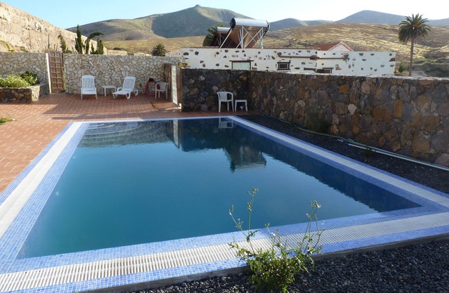 casa del Valle con piscina privada, WiFi Gratis, BBQ ideal familias