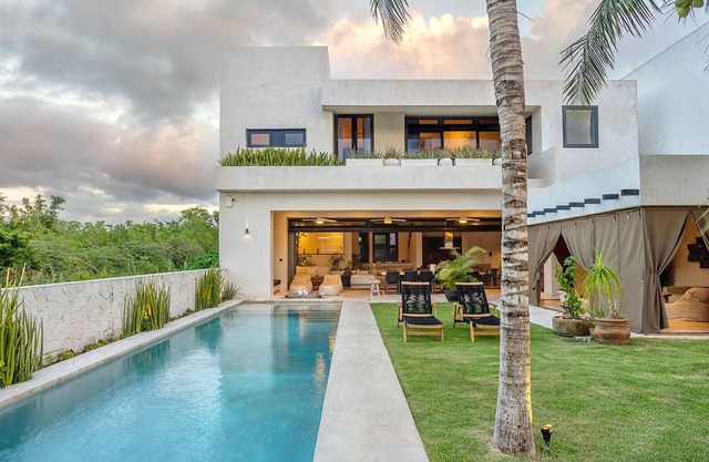 Casa Del Viento 5-bedroom villa in peaceful Puerto Aventuras with WiFi, AC