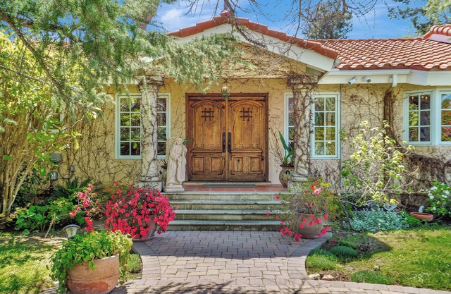 Casa Diego a Centrally Located Spanish Vibe Home w/Great Outdoors & Pool