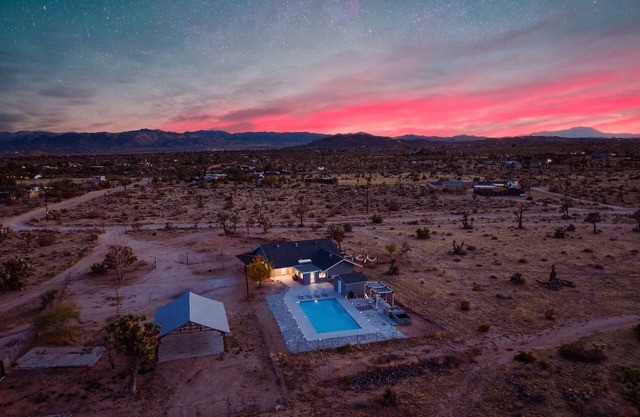 Casa Dorado: Modern Desert Oasis w/ Pool, Spa on 5 Acres + Views - Sleeps 15!