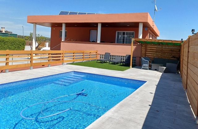 Piscina de sal, barbacoa, wifi y parking Gratis Casa "El Roble". Desconéctate.