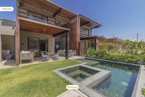 Casa em Flecheiras em condomínio vista mar