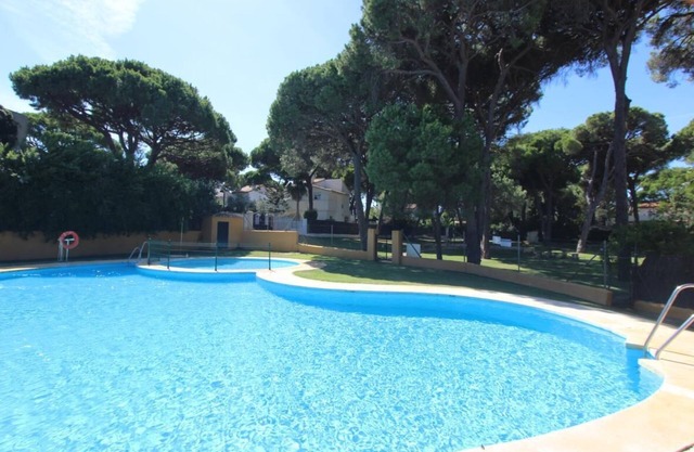 Casa Escondida - Chalet familiar y acogedor, con amplio jardin y piscina comunitaria en Conil Roche