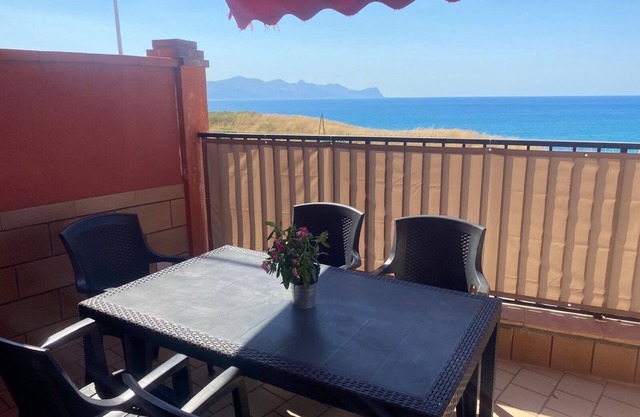 CASA FABRIZIO CON MIRADOR DEL MAR Y CENTRO DE LA CIUDAD! OFERTA € 200,00. INTERN