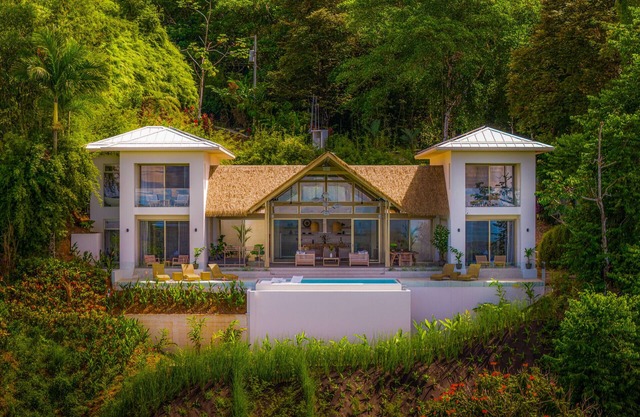 Villa de lujo en la selva con vistas al océano
