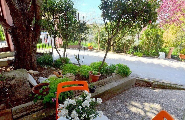 Casa Geranio D: Una casa de campo moderna y encantadora de dos pisos ubicada en una zona tranquila a pocos minutos del centro.